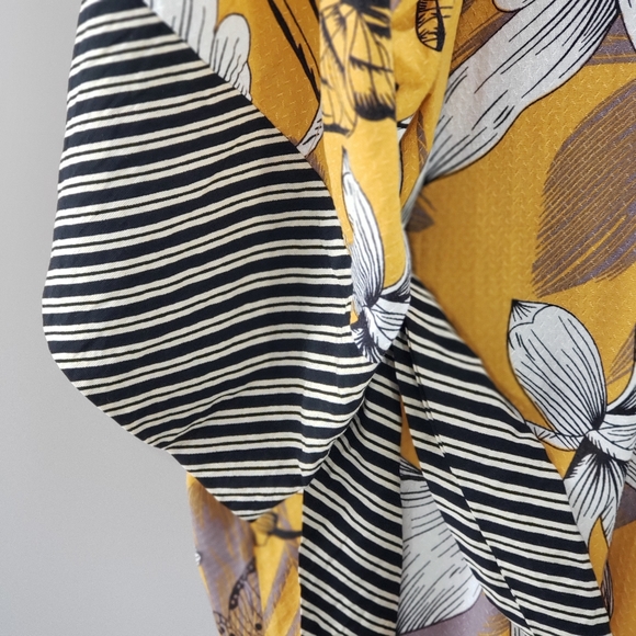 Dress Forum. Mixed Media Floral Striped Kimono - Picture 4 of 14